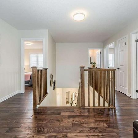 Comfortable Modern Room Near Ykf Airport III Kitchener Eksteriør bilde